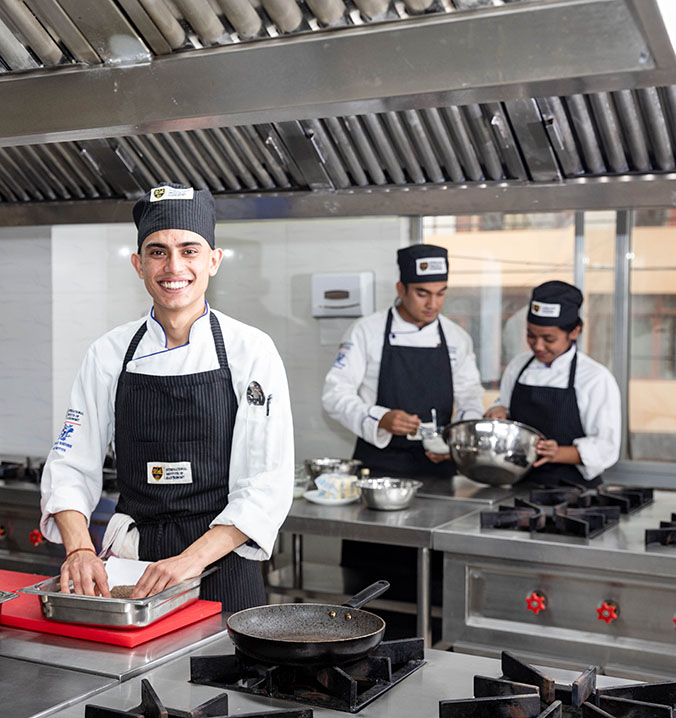 iig_student_in_kitchen_1x1